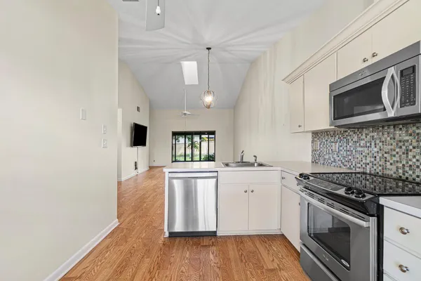 $2,400 | 7711 Southeast Sugar Sand Circle, Unit 33455, Hobe Sound, FL 33455