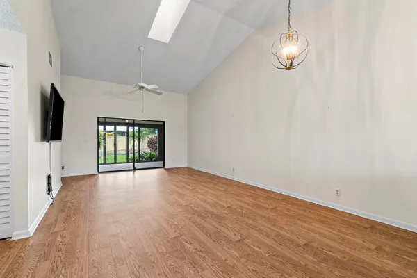 $2,400 | 7711 Southeast Sugar Sand Circle, Unit 33455, Hobe Sound, FL 33455