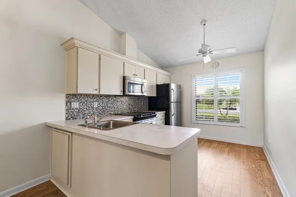 $2,400 | 7711 Southeast Sugar Sand Circle, Unit 33455, Hobe Sound, FL 33455