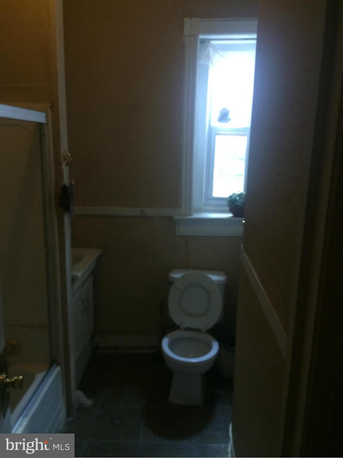 9 T Street Northeast Washington, DC 20002 - Photo 5 of 13 Bathroom
