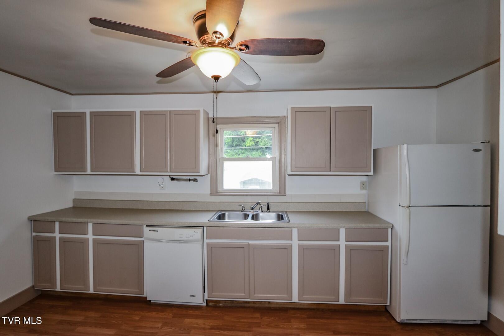 421 Duncan Street Newport, TN 37821 - Photo 36 of 56 32