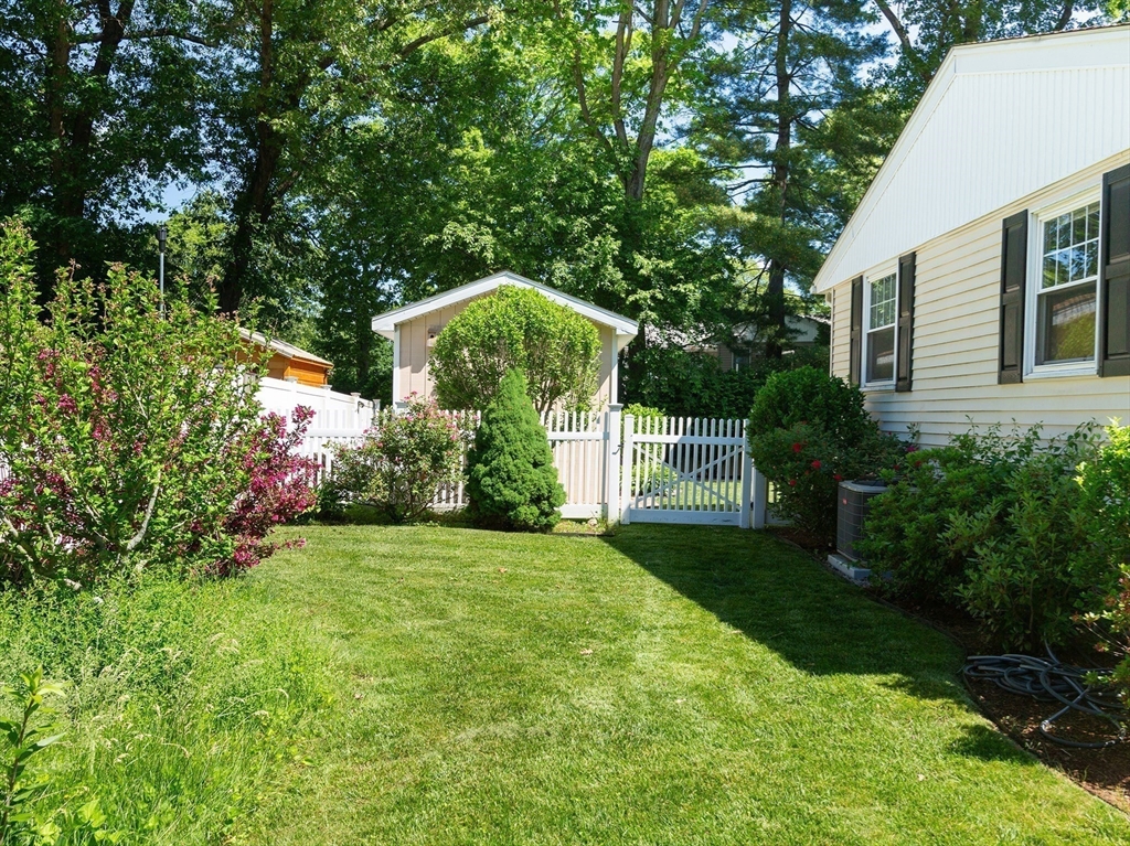 42 Bruce Road Bellingham, MA 02019 - Photo 4 of 38
