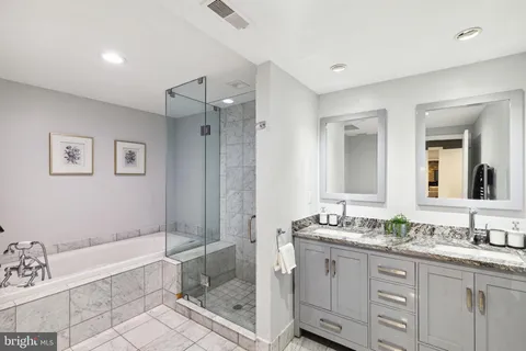 $845,000 | 1737 Chestnut Street, Unit 501, Philadelphia, PA 19103