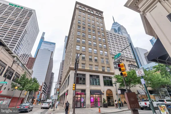 $825,000 | 1737 Chestnut Street, Unit 501, Philadelphia, PA 19103