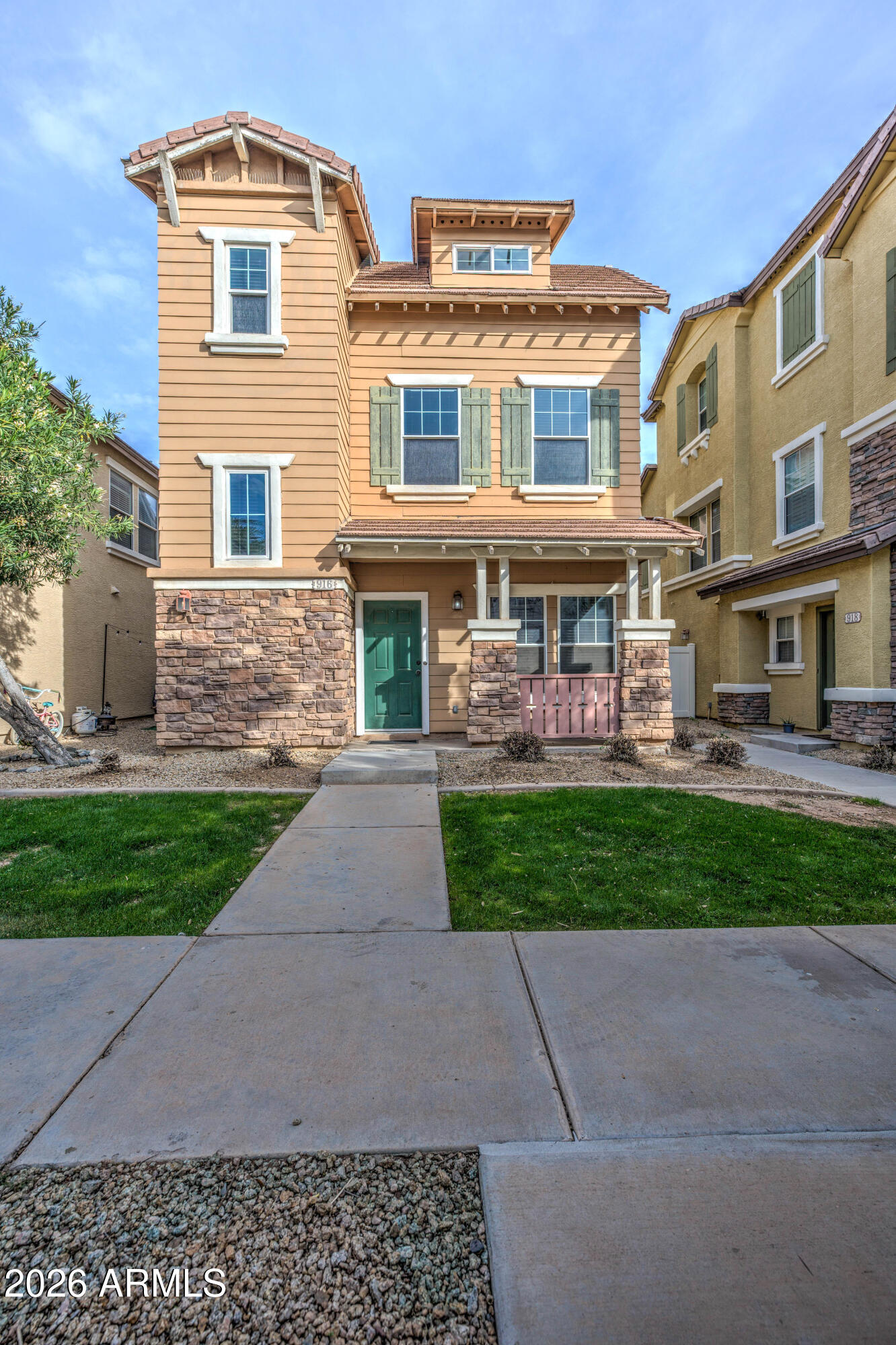 916 West Aspen Way Gilbert, AZ 85233 - Photo 1 of 38 Front 3