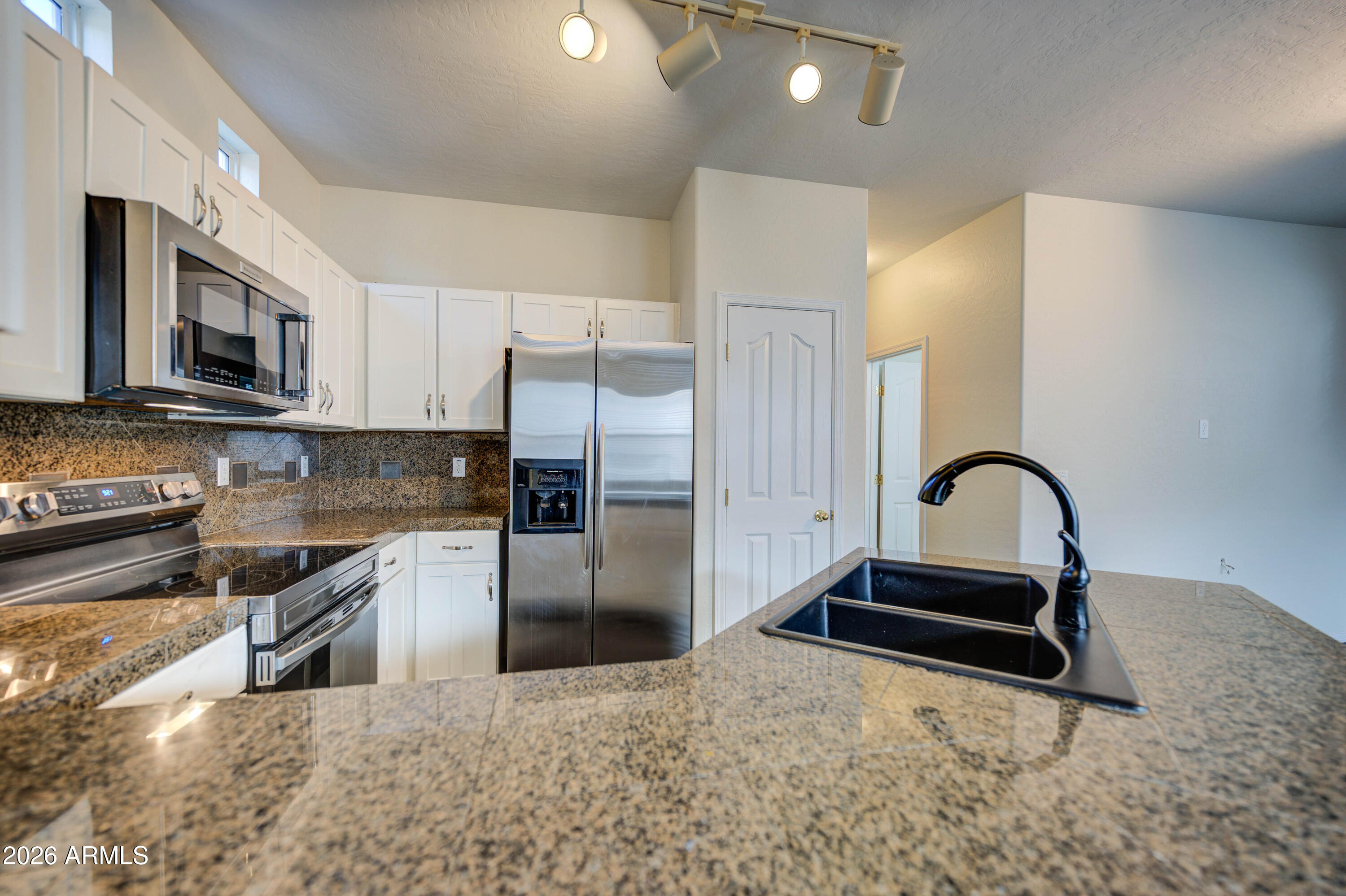 916 West Aspen Way Gilbert, AZ 85233 - Photo 23 of 41 Kitchen 5
