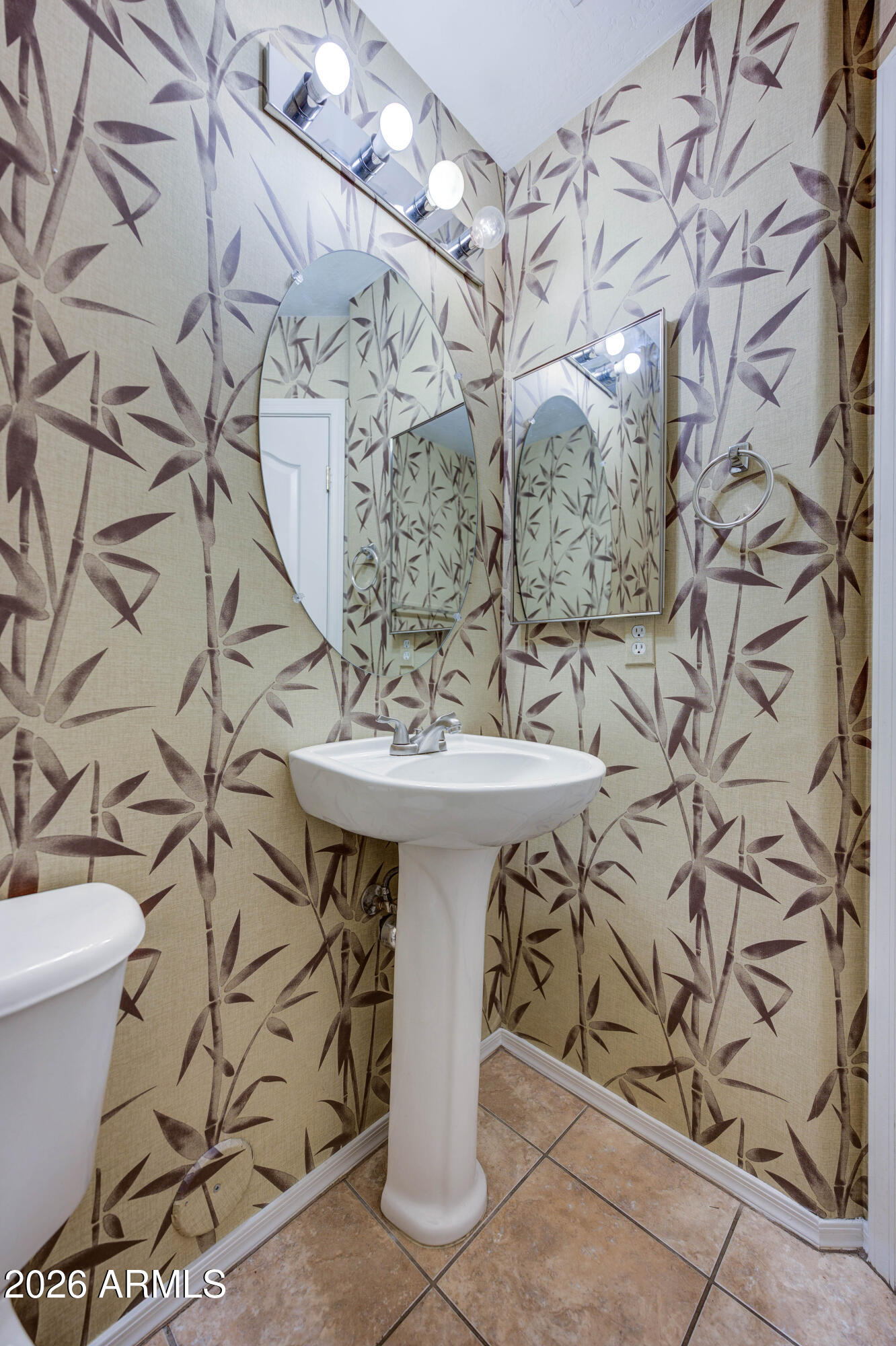 916 West Aspen Way Gilbert, AZ 85233 - Photo 24 of 38 Half Bath 1s floor