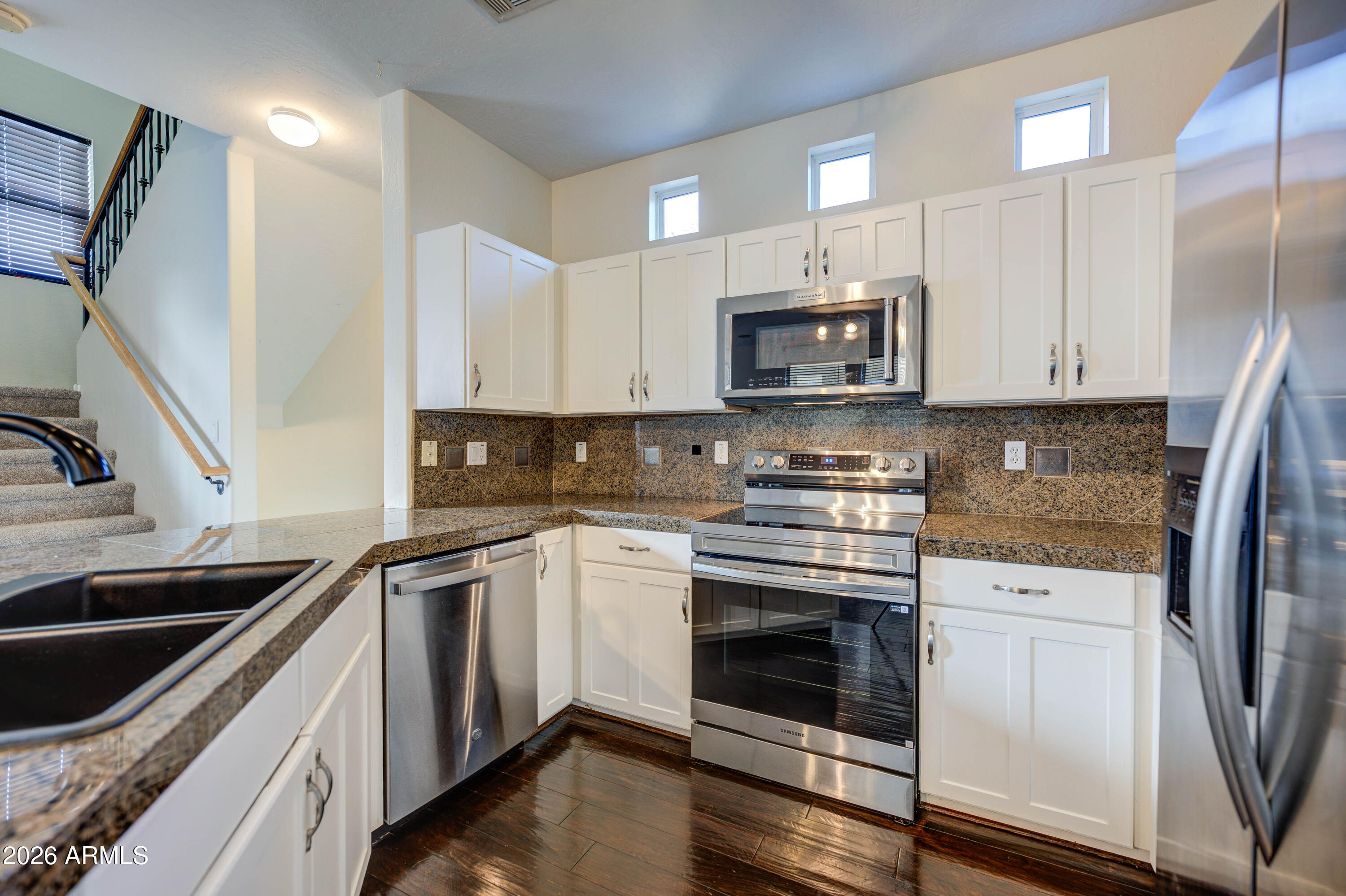 916 West Aspen Way Gilbert, AZ 85233 - Photo 4 of 38 Kitchen 3