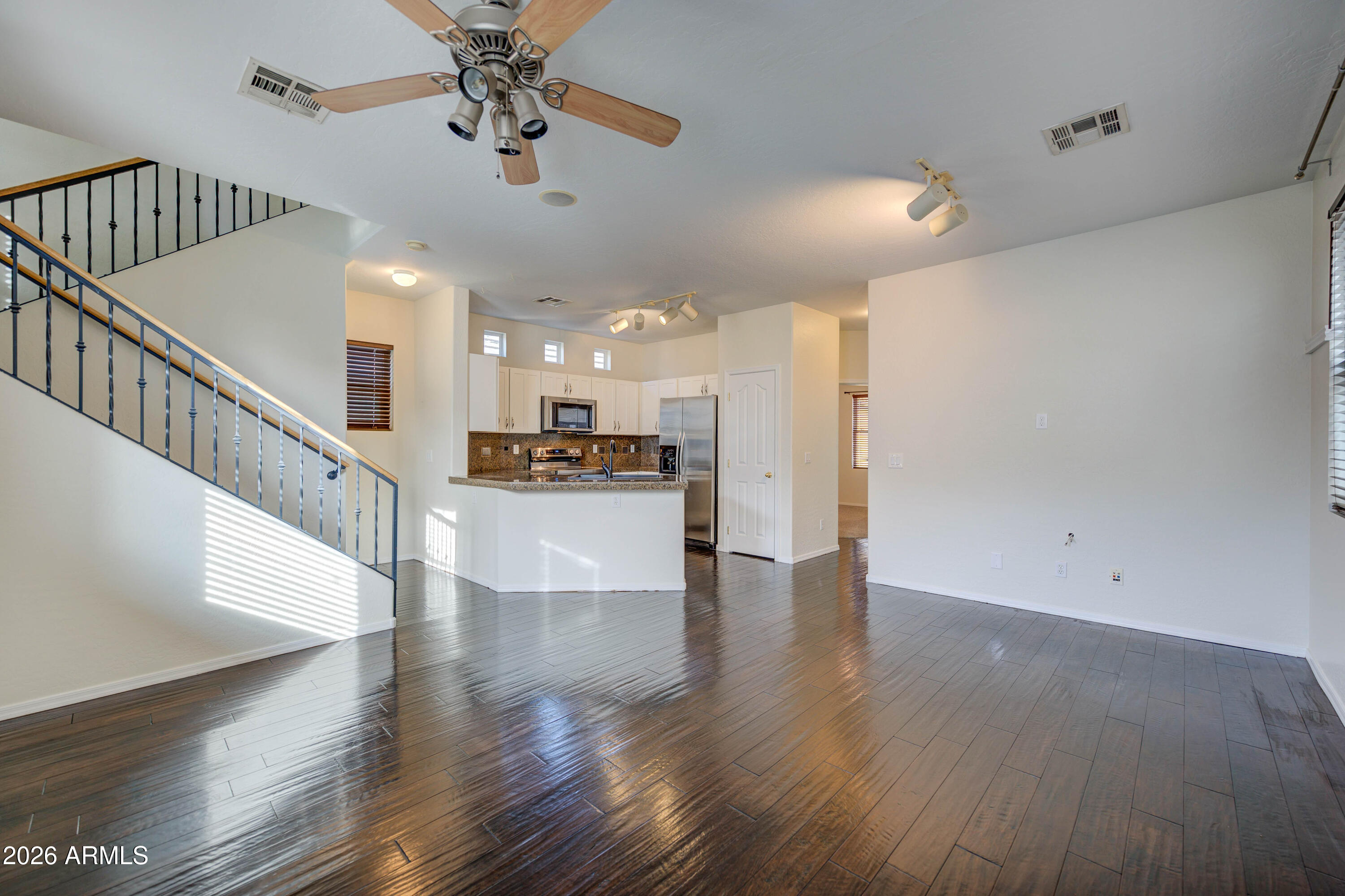 916 West Aspen Way Gilbert, AZ 85233 - Photo 5 of 41 Living Room 4