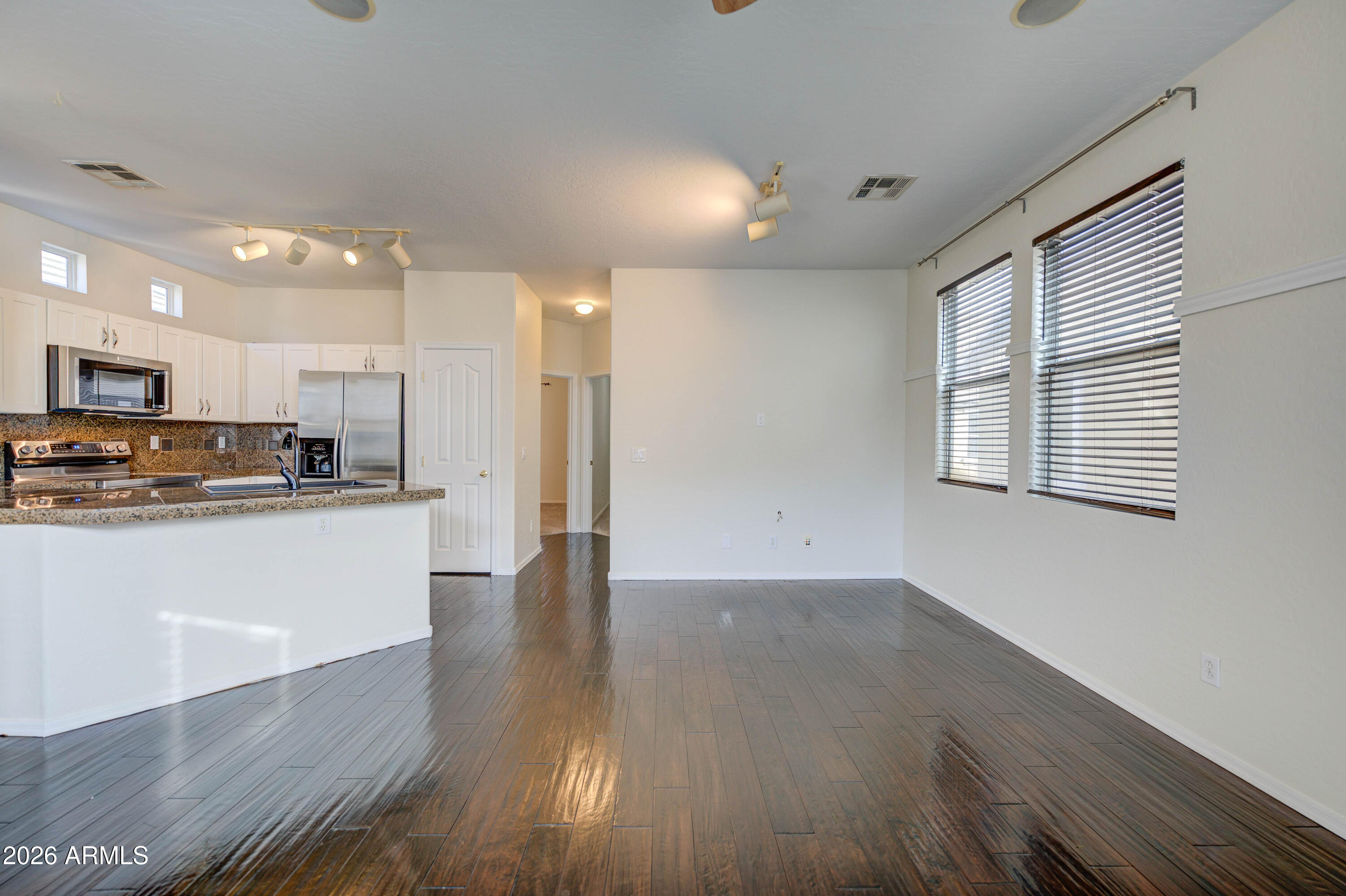 916 West Aspen Way Gilbert, AZ 85233 - Photo 5 of 38 Living Room 3