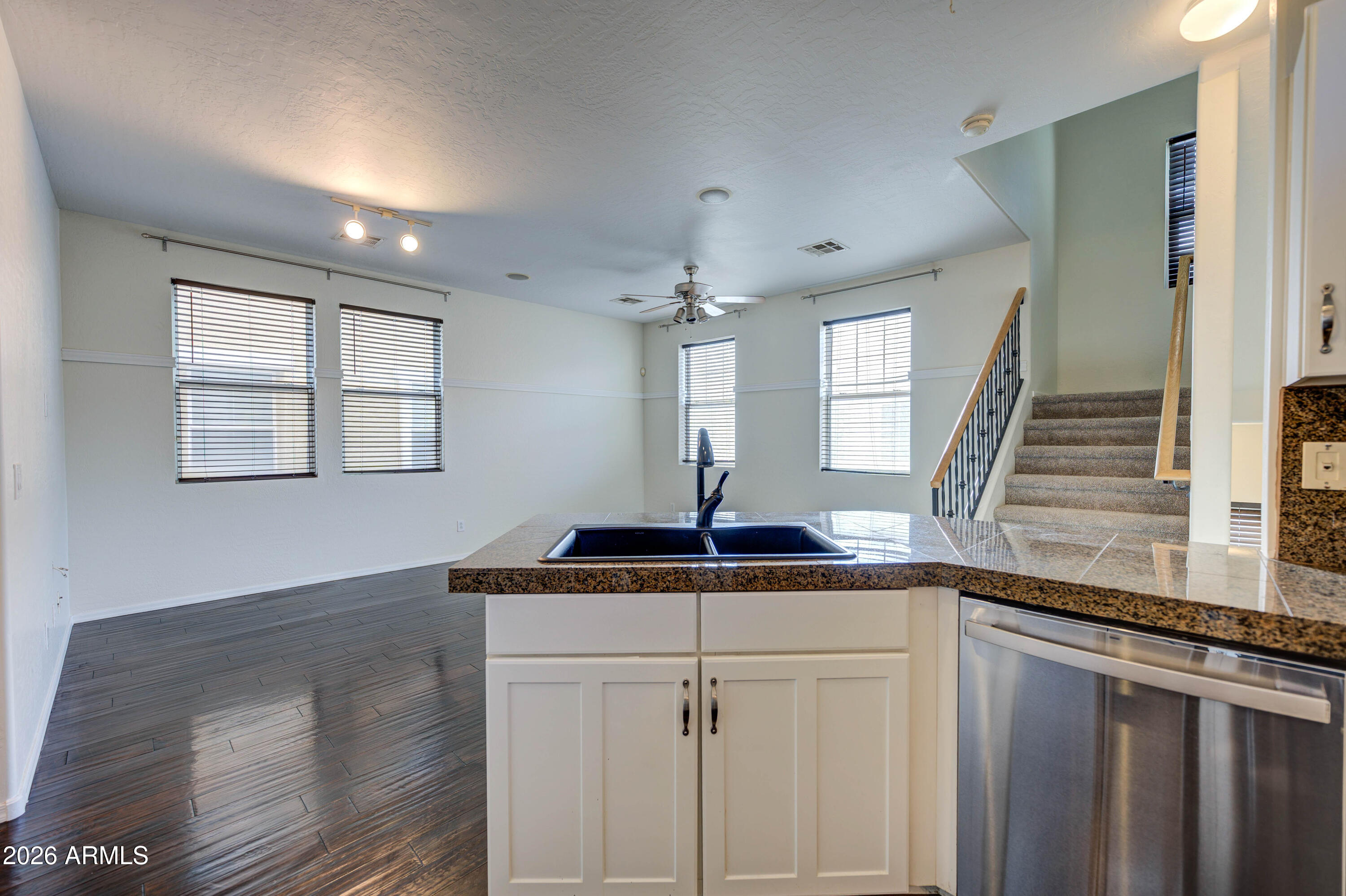 916 West Aspen Way Gilbert, AZ 85233 - Photo 7 of 41 Kitchen 4