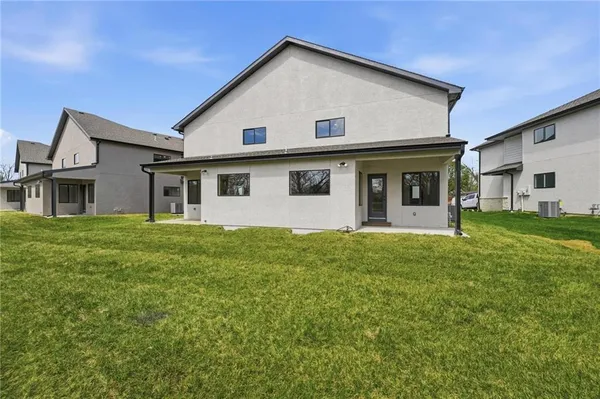 $345,000 | 218 Northwest Orchard Court, Lee's Summit, MO 64063