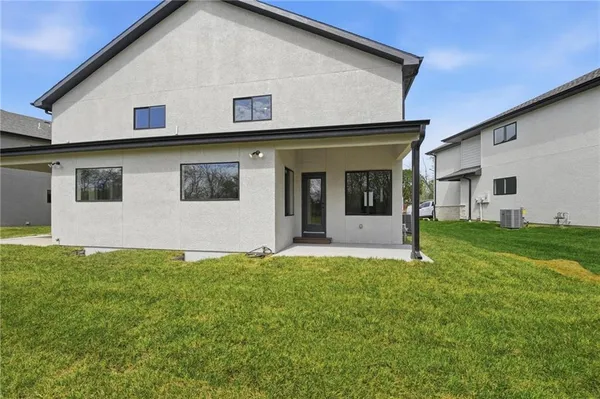 $345,000 | 218 Northwest Orchard Court, Lee's Summit, MO 64063