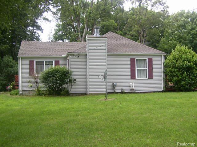 2726 Flint River Road Lapeer, MI 48446 - Photo 13 of 52 P1010193.jpg
