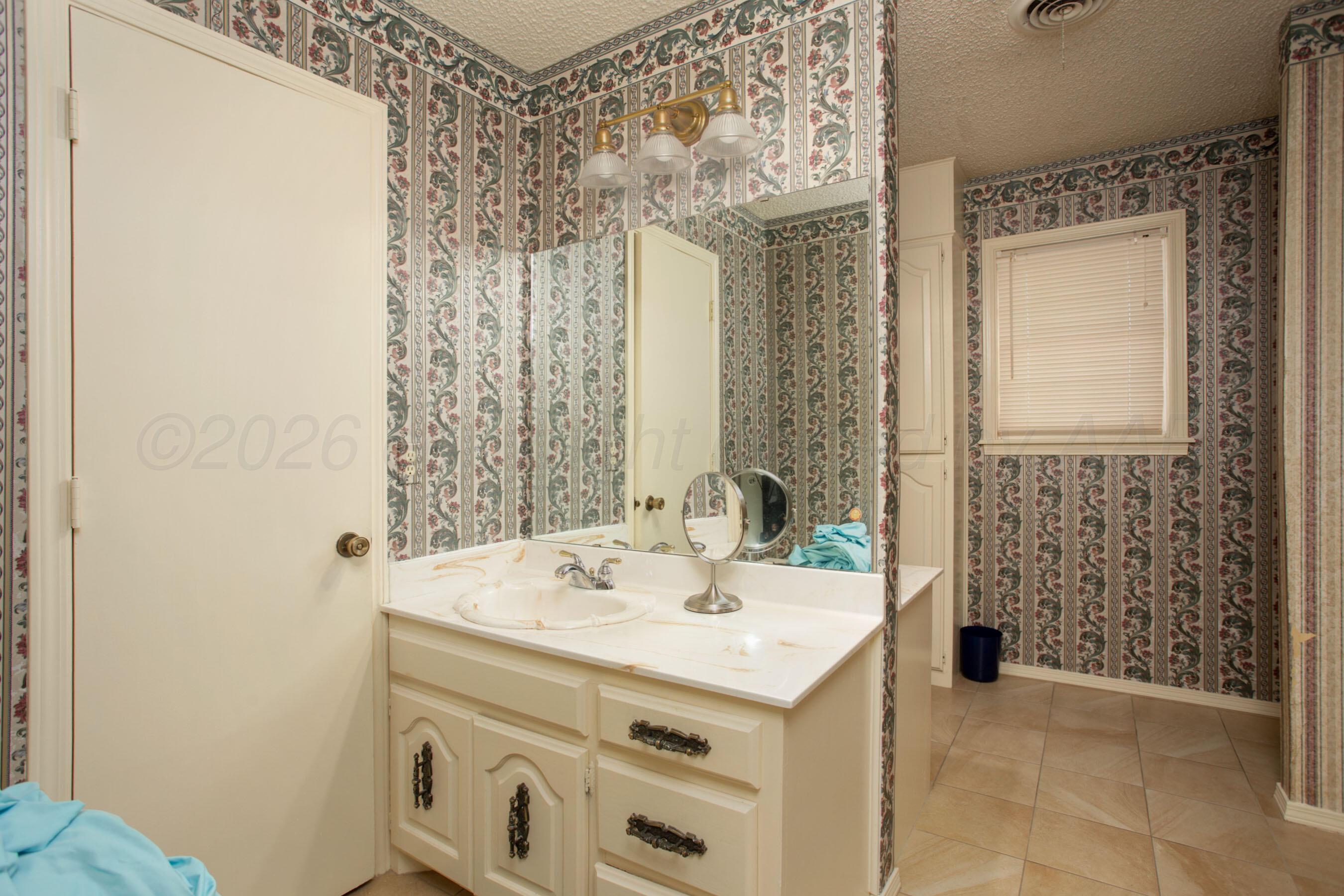 2012 Westcliff Parkway Amarillo, TX 79124 - Photo 16 of 35 Primary Bathroom