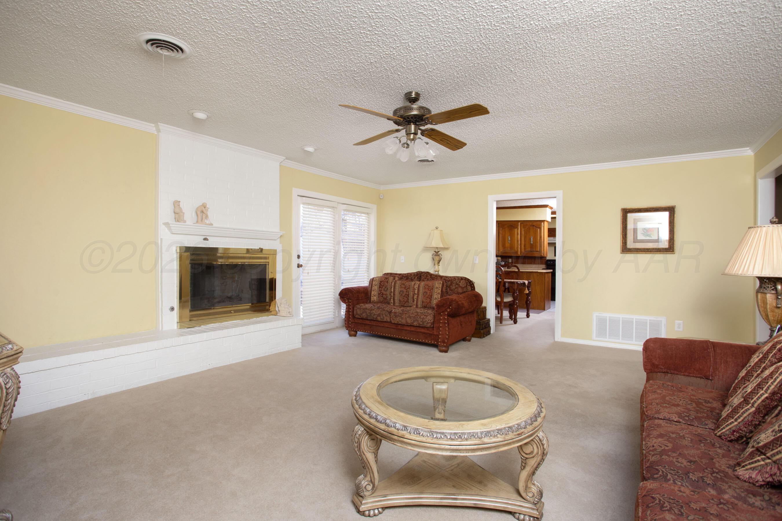 2012 Westcliff Parkway Amarillo, TX 79124 - Photo 5 of 35 Living Room