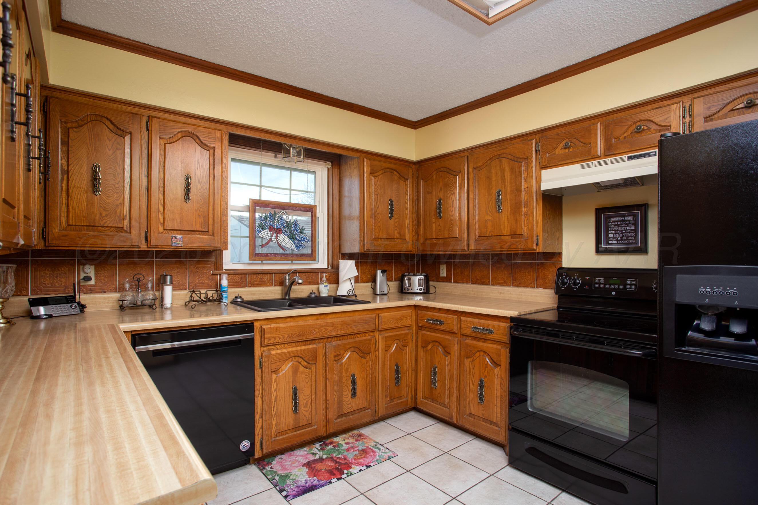 2012 Westcliff Parkway Amarillo, TX 79124 - Photo 9 of 35 Kitchen