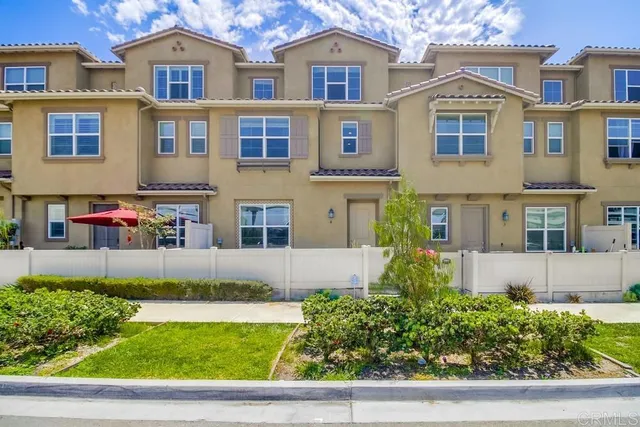 $699,000 | 1330 Santa Liza Avenue, Unit 4, Chula Vista, CA 91913