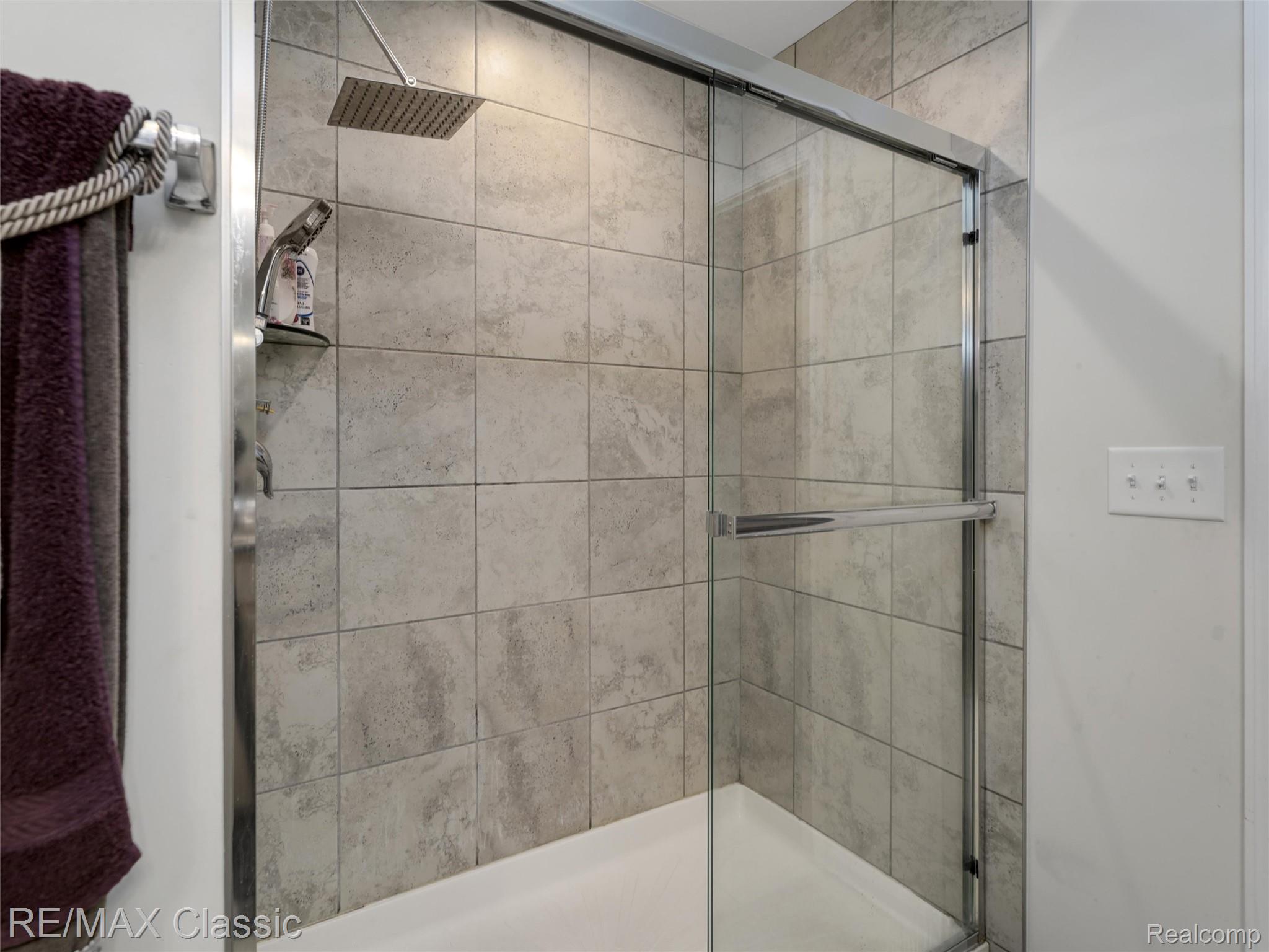 24869 Ivy Road Novi, MI 48375 - Photo 16 of 31 Luxurious Primary Bath