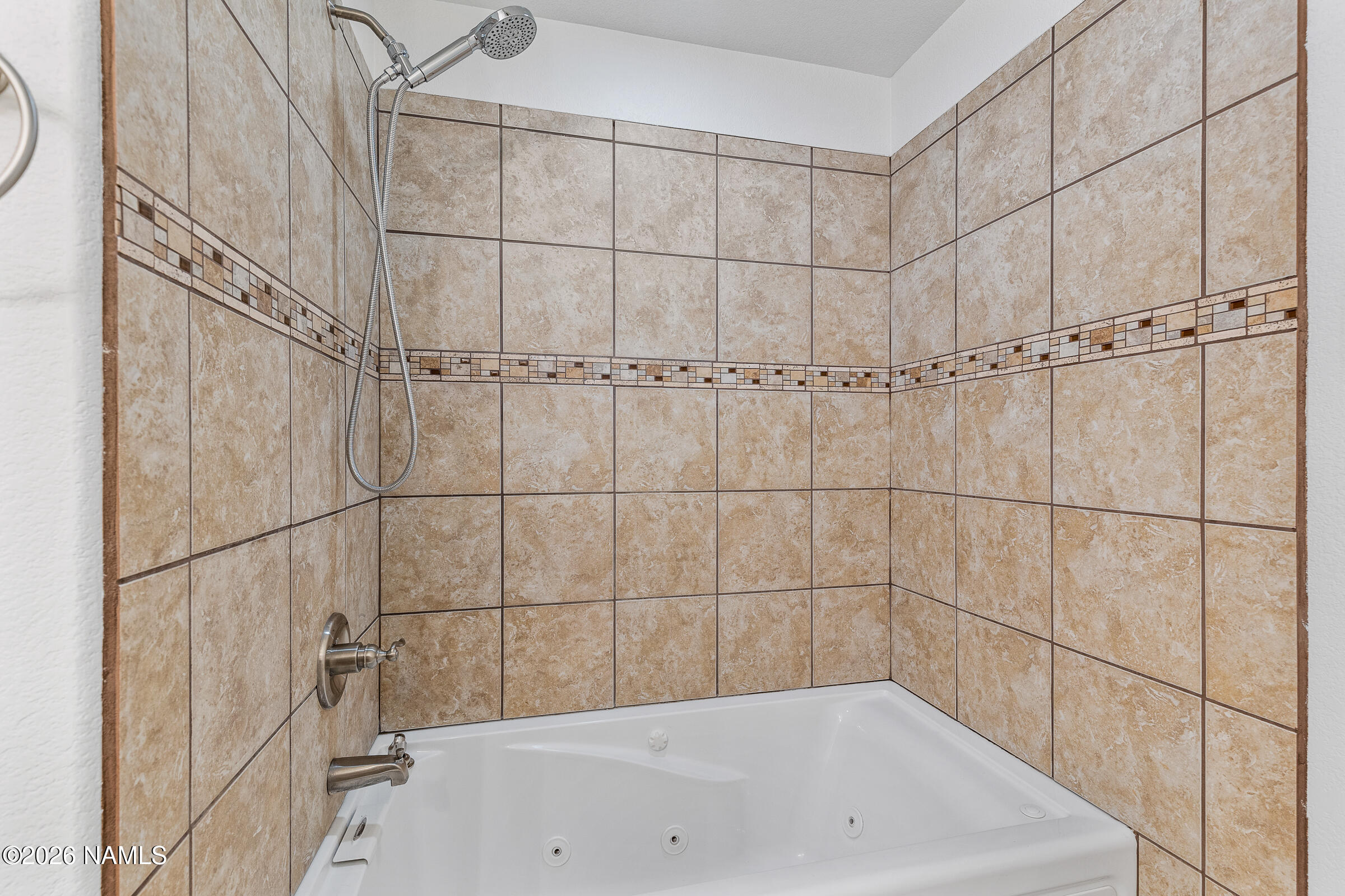 9748 North Aldrich Road Flagstaff, AZ 86004 - Photo 20 of 37 Primary Bathroom