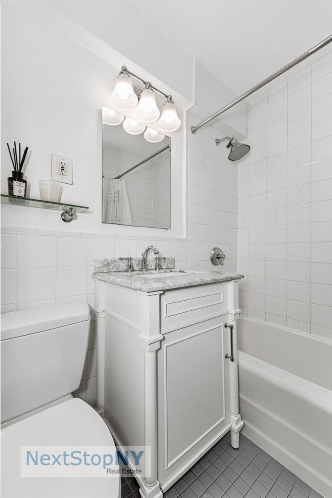 200 East 74th Street, Unit 3G Manhattan, NY 10021 - Photo 6 of 12