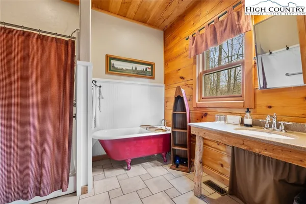 $1,900,000 | 335 Lazy Bear Trail, Vilas, NC 28692