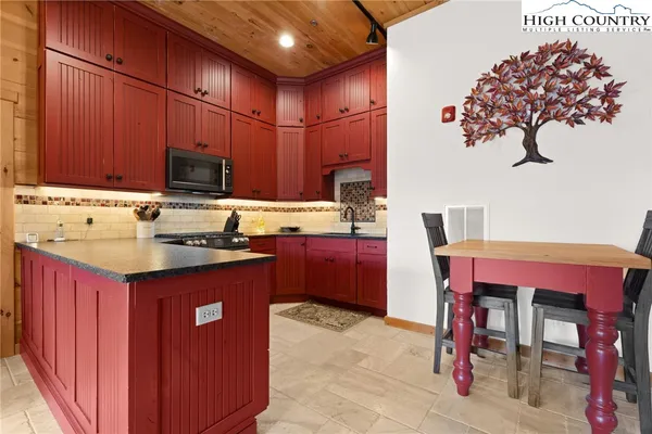 $1,900,000 | 335 Lazy Bear Trail, Vilas, NC 28692