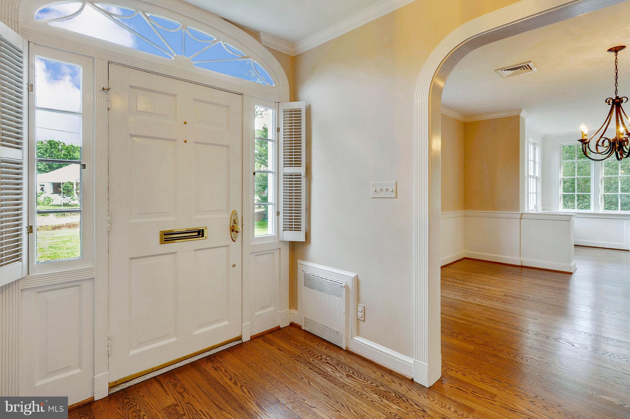 510 West Braddock Road Alexandria, VA 22302 - Photo 2 of 56 Entry
