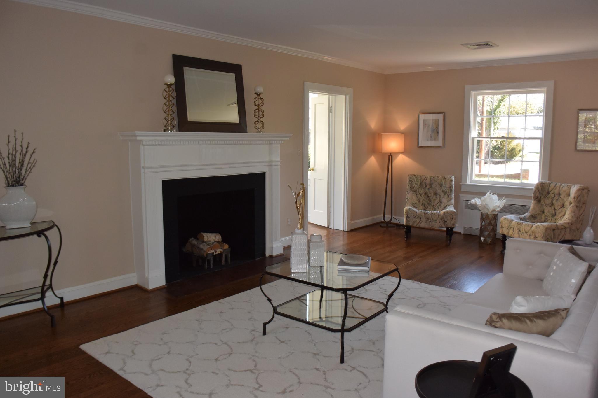 510 West Braddock Road Alexandria, VA 22302 - Photo 3 of 56 Living Room