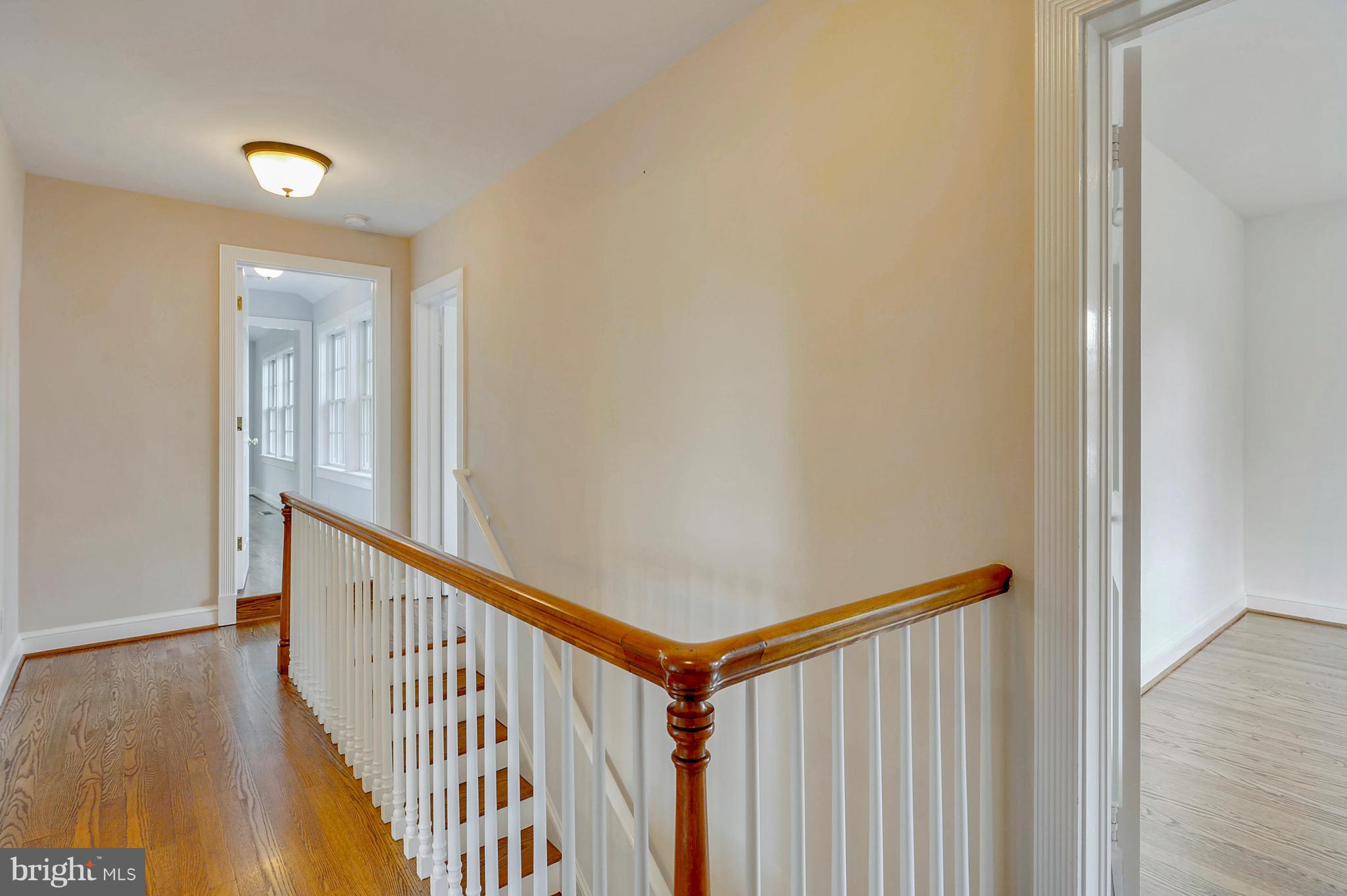 510 West Braddock Road Alexandria, VA 22302 - Photo 21 of 56 Upper Level Hall