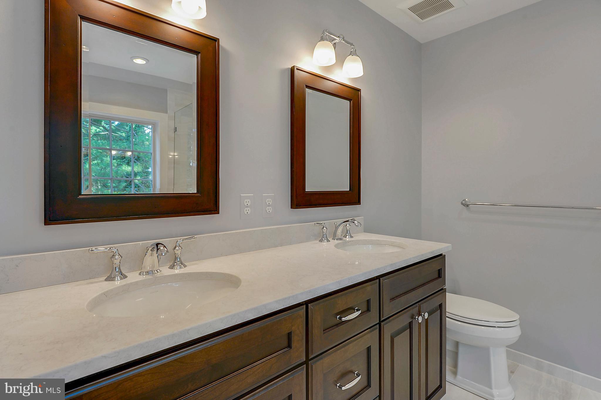 510 West Braddock Road Alexandria, VA 22302 - Photo 27 of 56 Master Bath