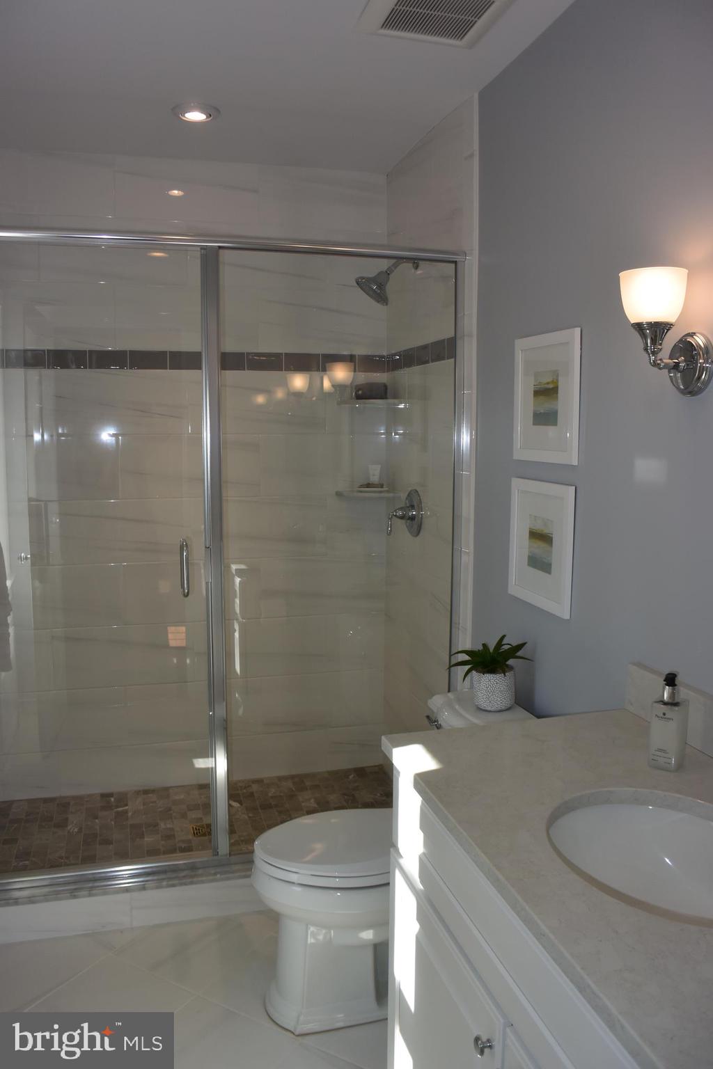 510 West Braddock Road Alexandria, VA 22302 - Photo 31 of 56 Hall Bath