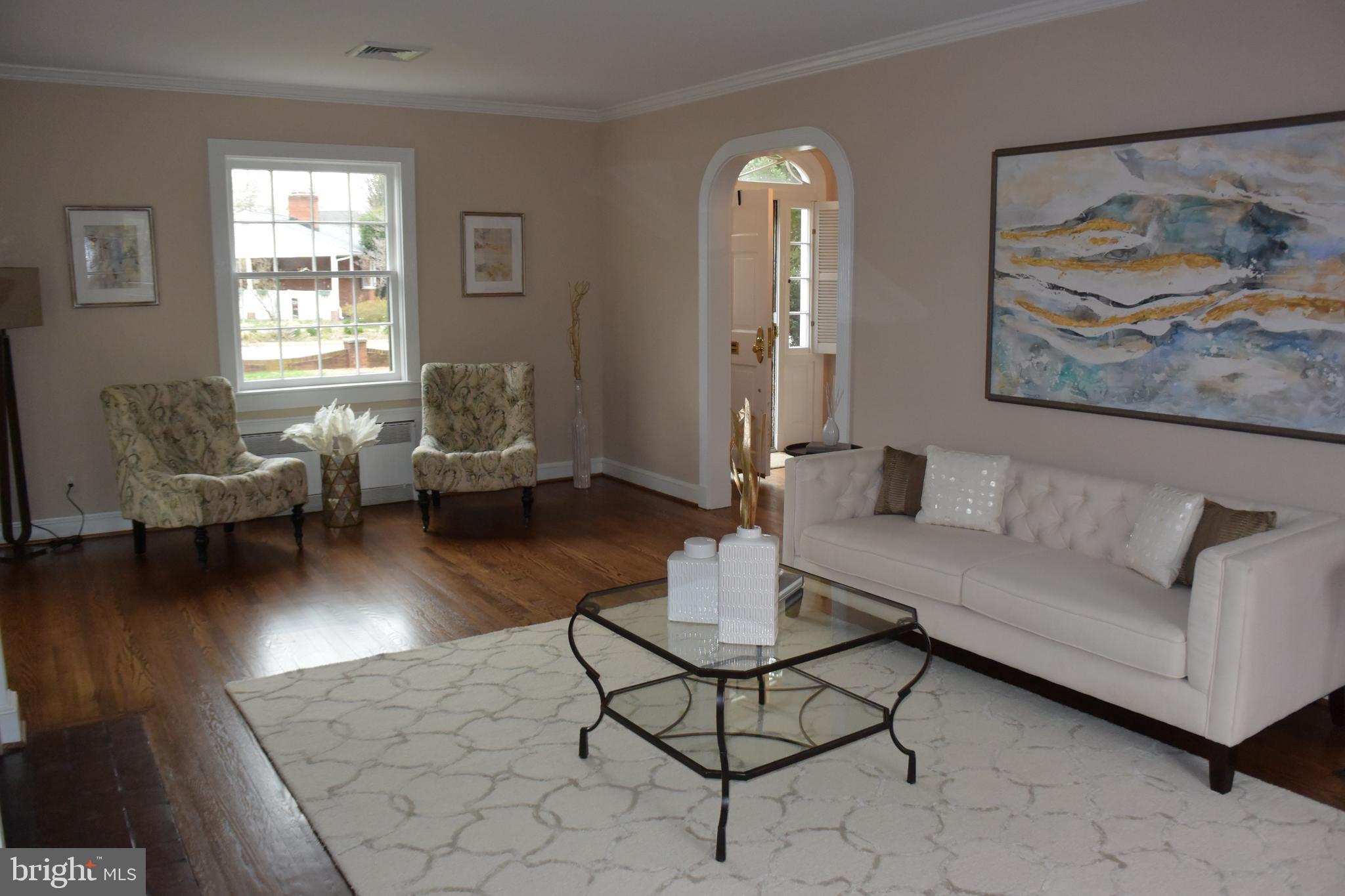 510 West Braddock Road Alexandria, VA 22302 - Photo 5 of 56 Living Room