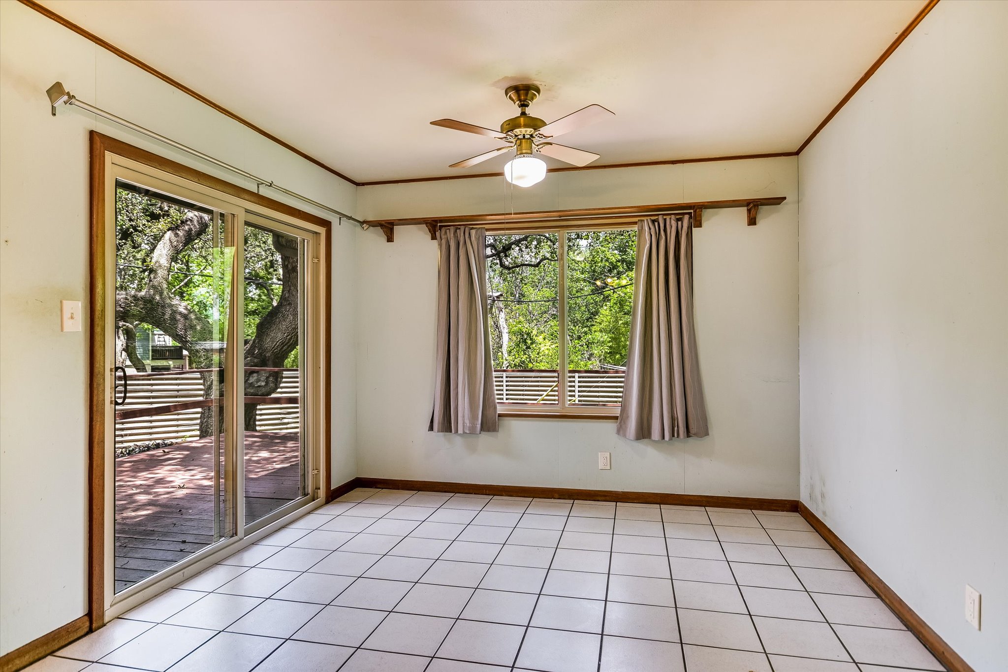502 Sunset Circle Austin, TX 78704 - Photo 11 of 27 Office area/sunroom