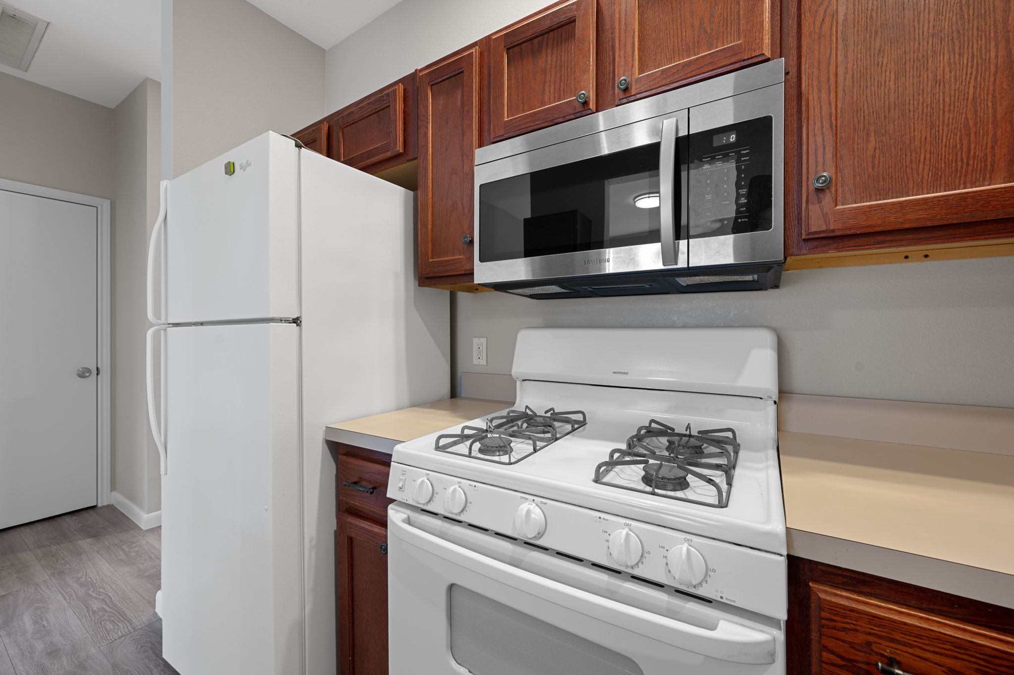 106 Shenandoah Trail Elgin, TX 78621 - Photo 13 of 26 a kitchen with appliances and cabinets