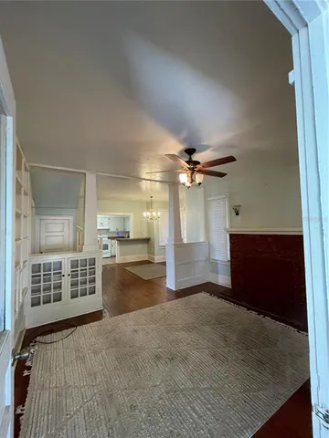 en empty room with windows and ceiling fan