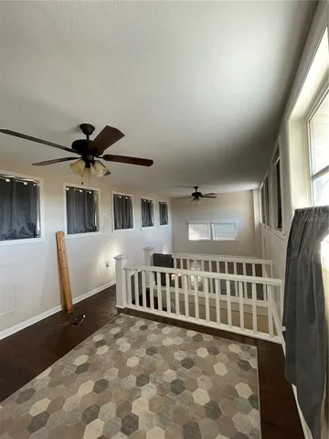 a view of livingroom with furniture