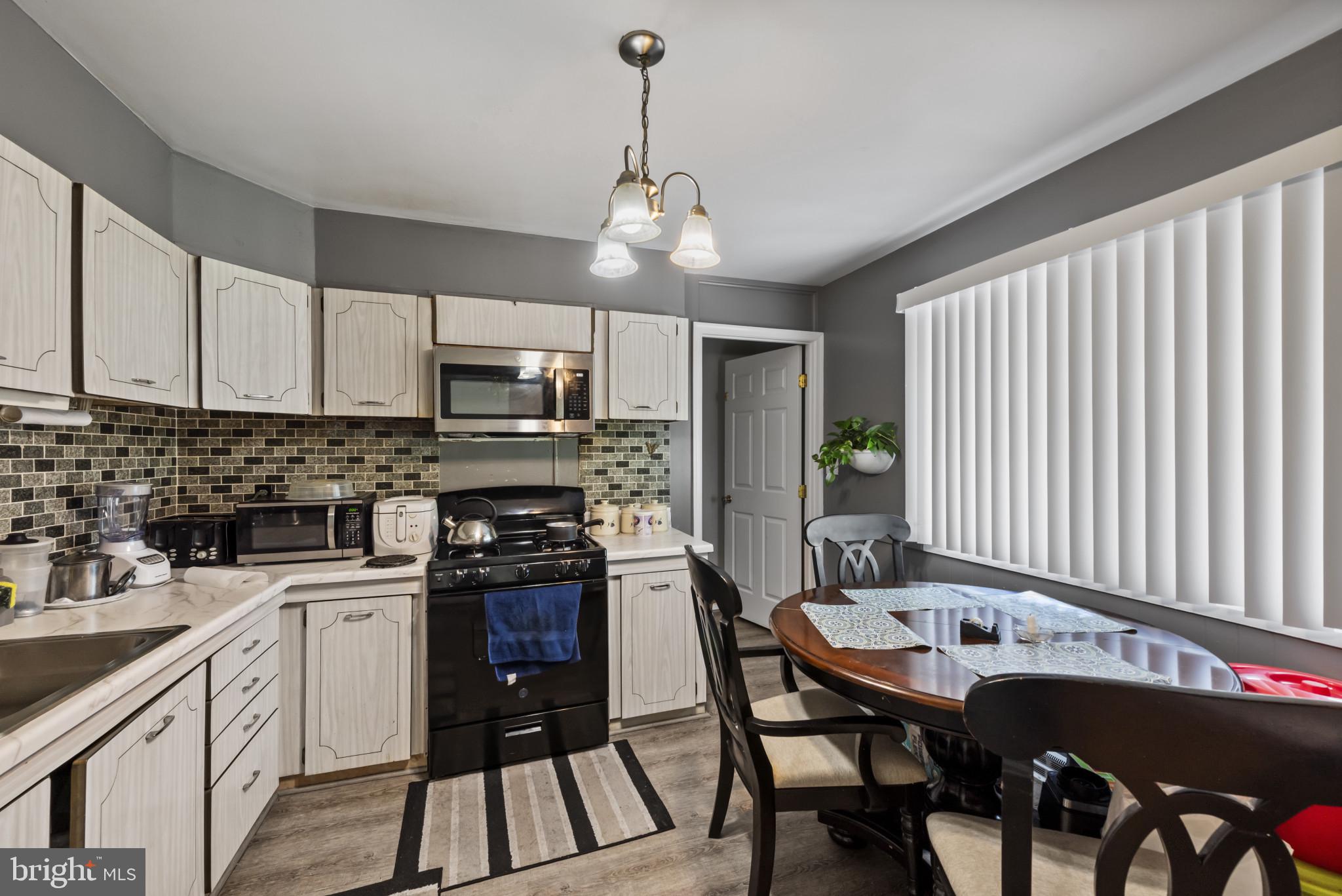 2308 Hamiltowne Circle Rosedale, MD 21237 - Photo 10 of 30 Gas Cooking