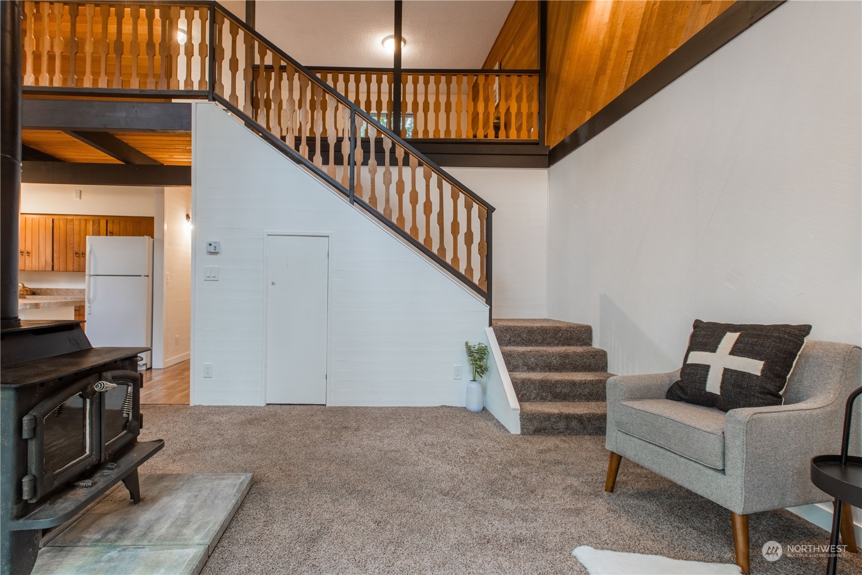 7736 View Ridge Drive Maple Falls, WA 98266 - Photo 7 of 25 a view of entryway and hall