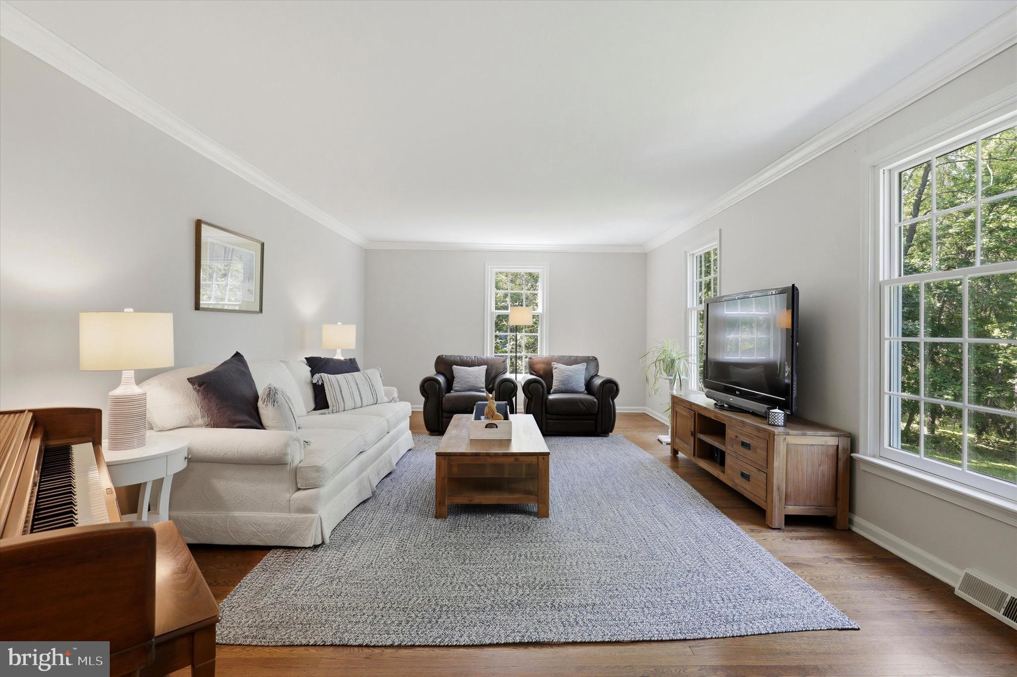 1089 Broadview Road Wayne, PA 19087 - Photo 11 of 46 Living Room
