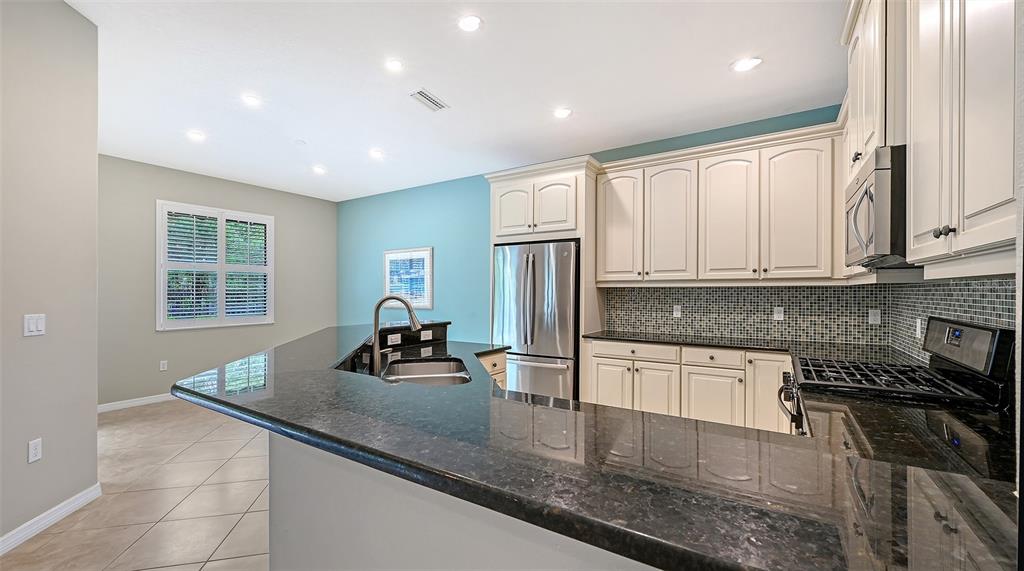 7702 Rio Bella Place Bradenton, FL 34201 - Photo 12 of 79