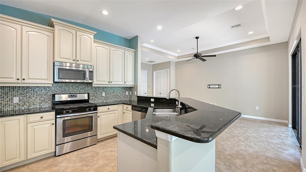 7702 Rio Bella Place Bradenton, FL 34201 - Photo 17 of 79