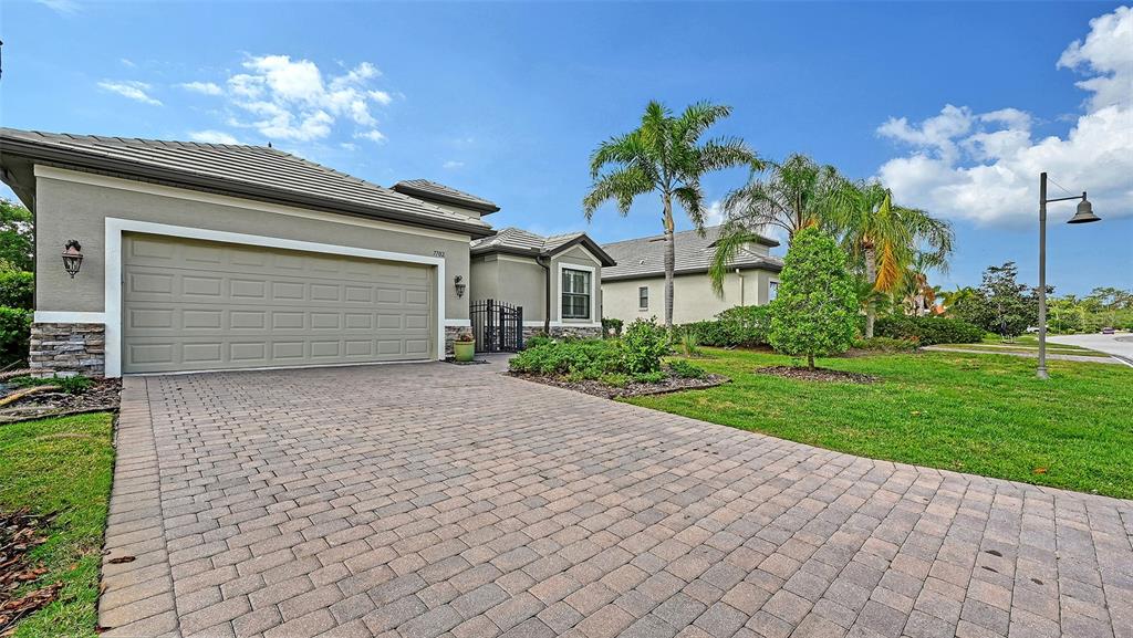 7702 Rio Bella Place Bradenton, FL 34201 - Photo 4 of 79