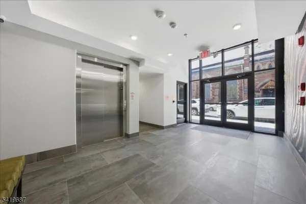 $550,000 | 21 Lincoln Park, Unit LL2, Newark, NJ 07102