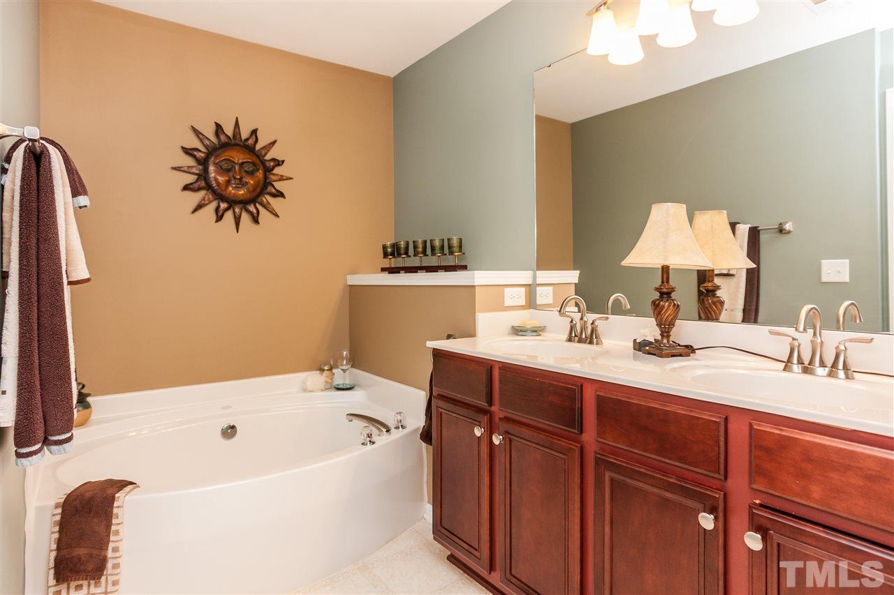 8500 Pillar Gate Lane Raleigh, NC 27613 - Photo 16 of 24 a bathroom with a tub sink and mirror