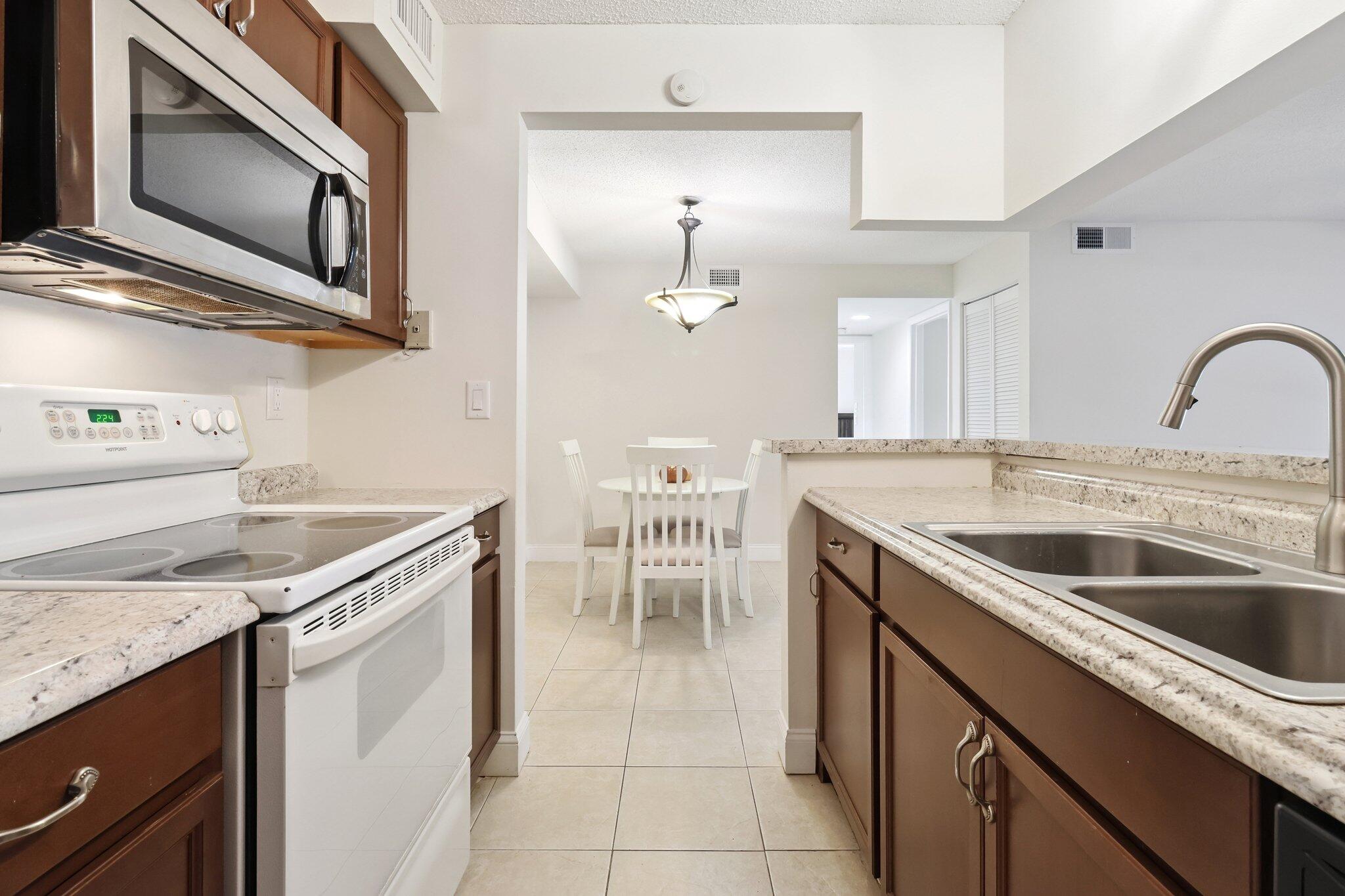 2500 Southeast Anchorage Cove, Unit D1 Port St. Lucie, FL 34952 - Photo 8 of 29 004