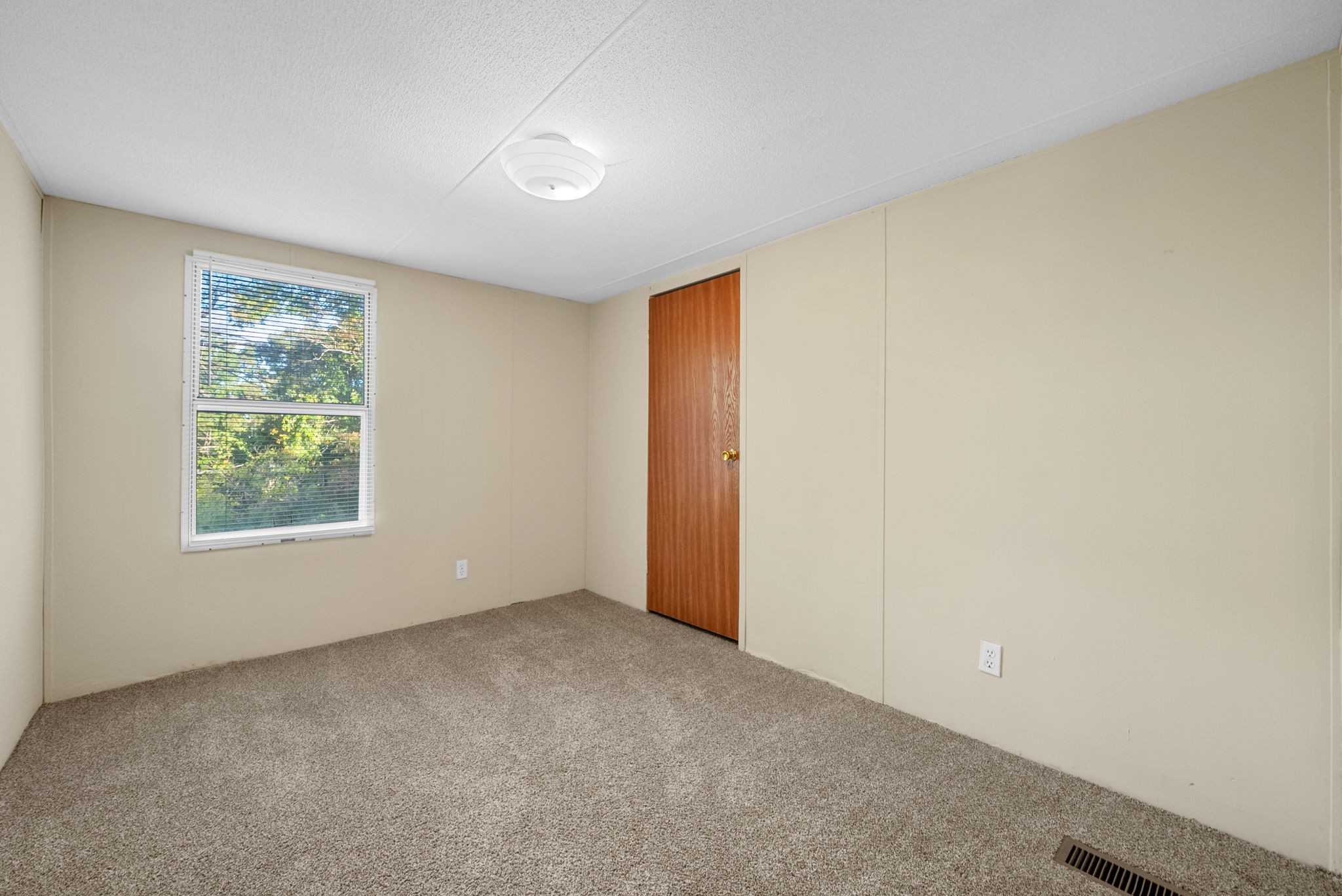 1845 Evans Road Clarksville, TN 37042 - Photo 13 of 26 an empty room with windows