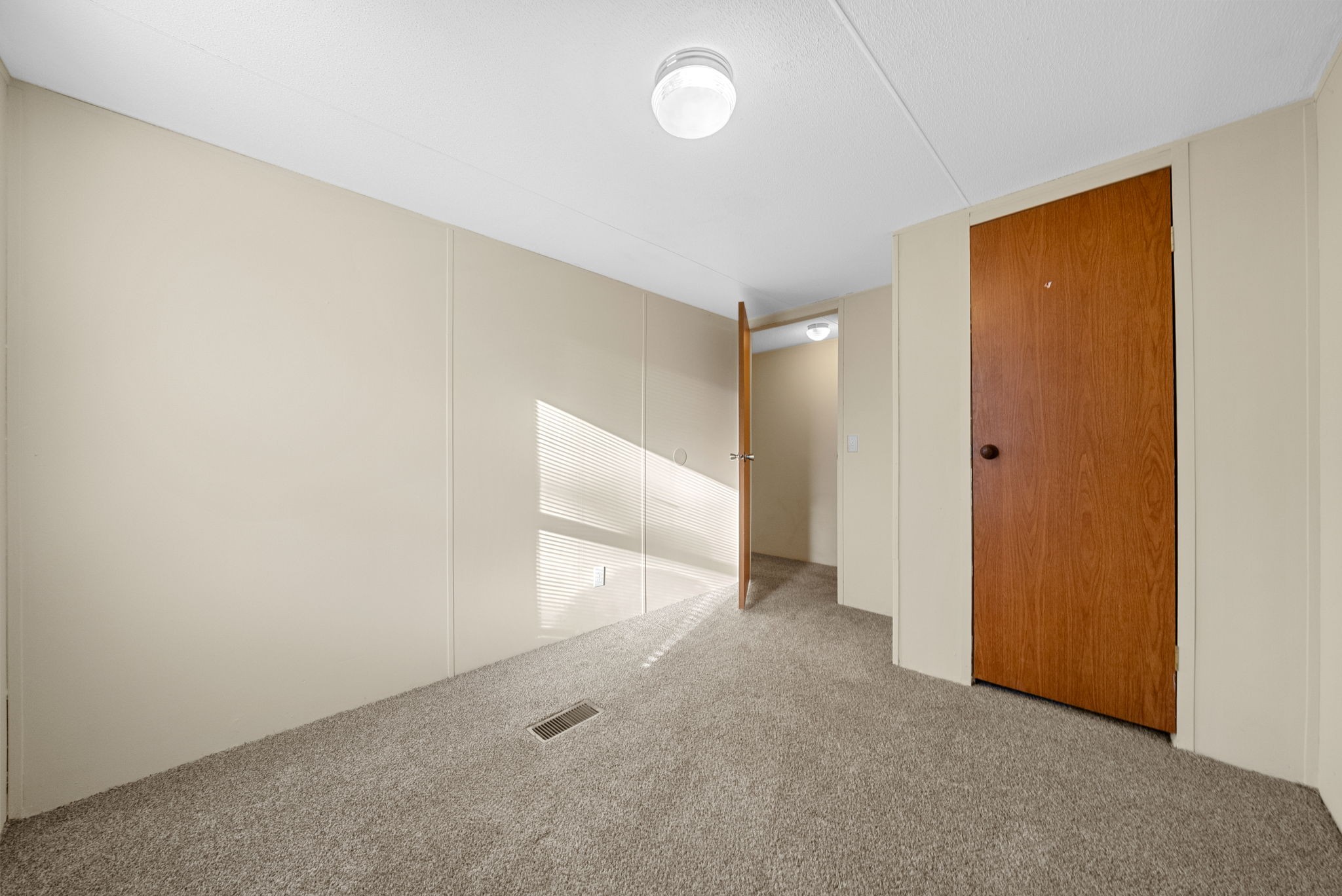 1845 Evans Road Clarksville, TN 37042 - Photo 22 of 26 an empty room with a natural light