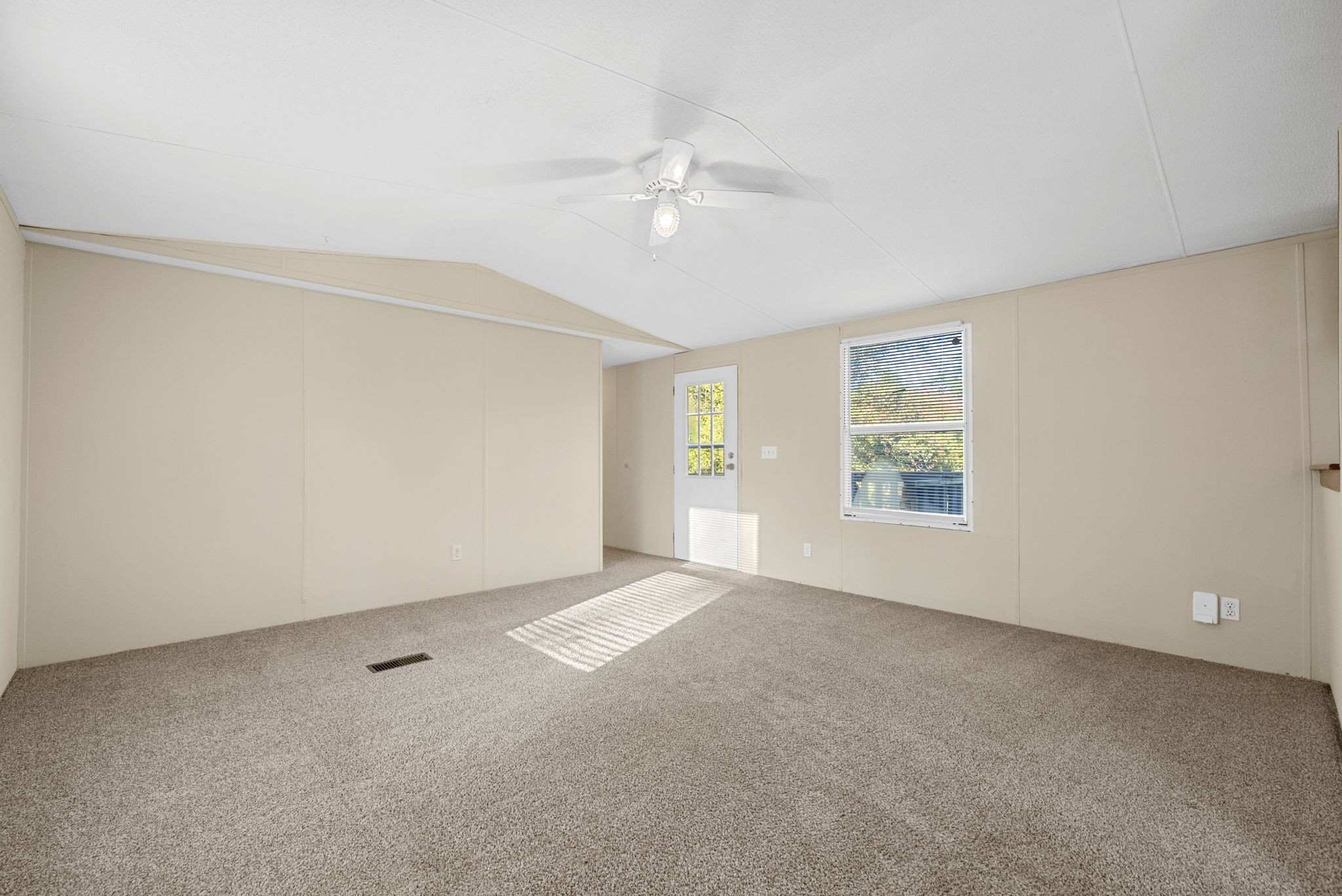 1845 Evans Road Clarksville, TN 37042 - Photo 6 of 26 an empty room with windows and fan