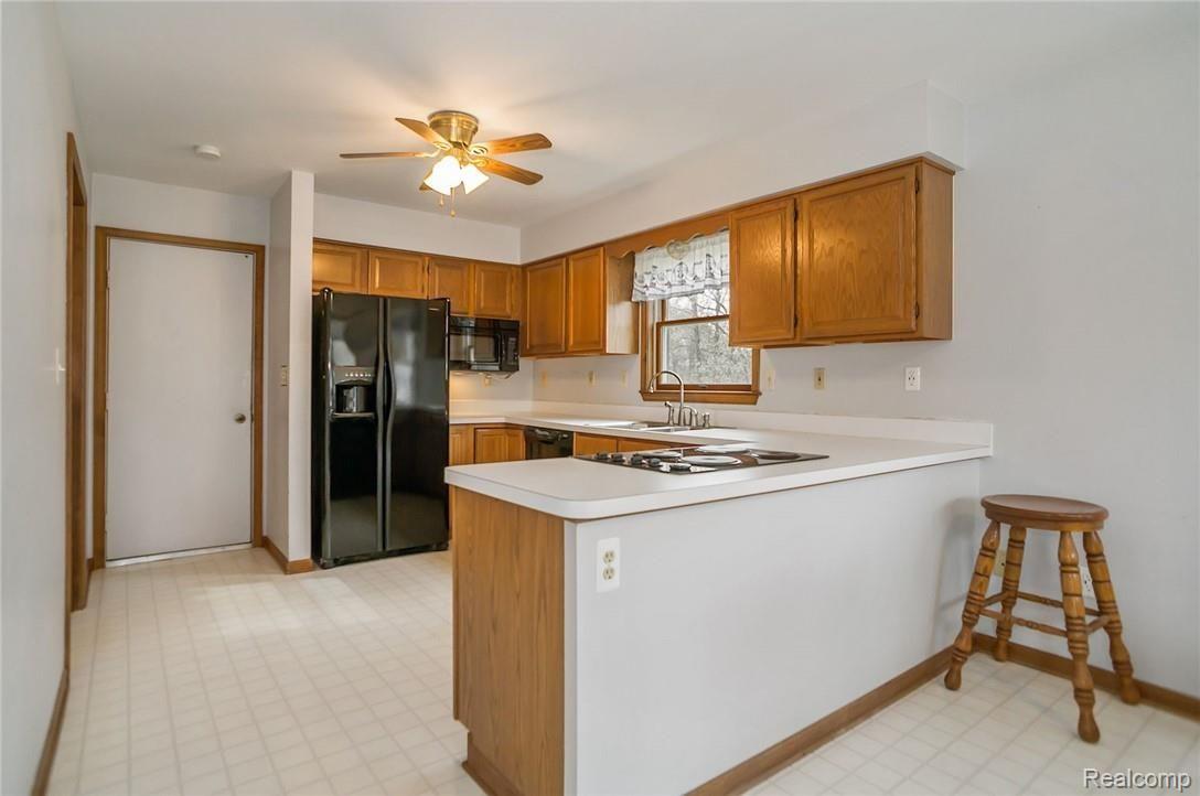 9051 Antcliff Road Howell, MI 48855 - Photo 9 of 26 12.jpg